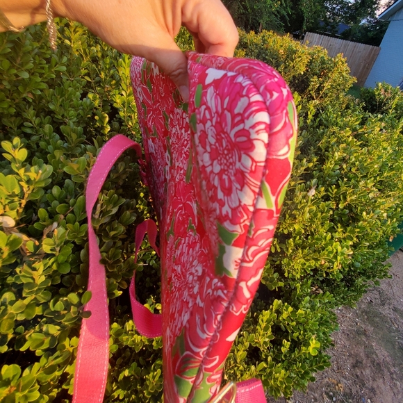 LILLY PULITZER | PINK AND GREEN FLORAL TROPICAL FLORALS LAPTOP CASE - Picture 13 of 13